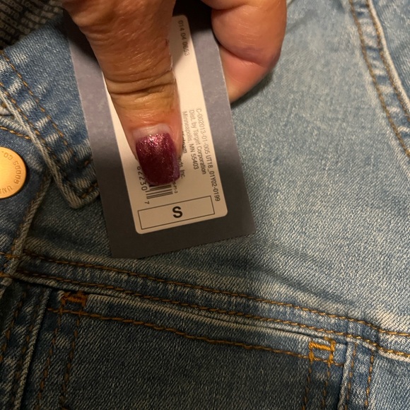 Cropped Denim Jacket with Frayed Hem - Picture 6 of 7